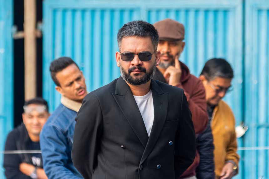 선거를 앞두고 당당한 모습의 발렌드라 샤