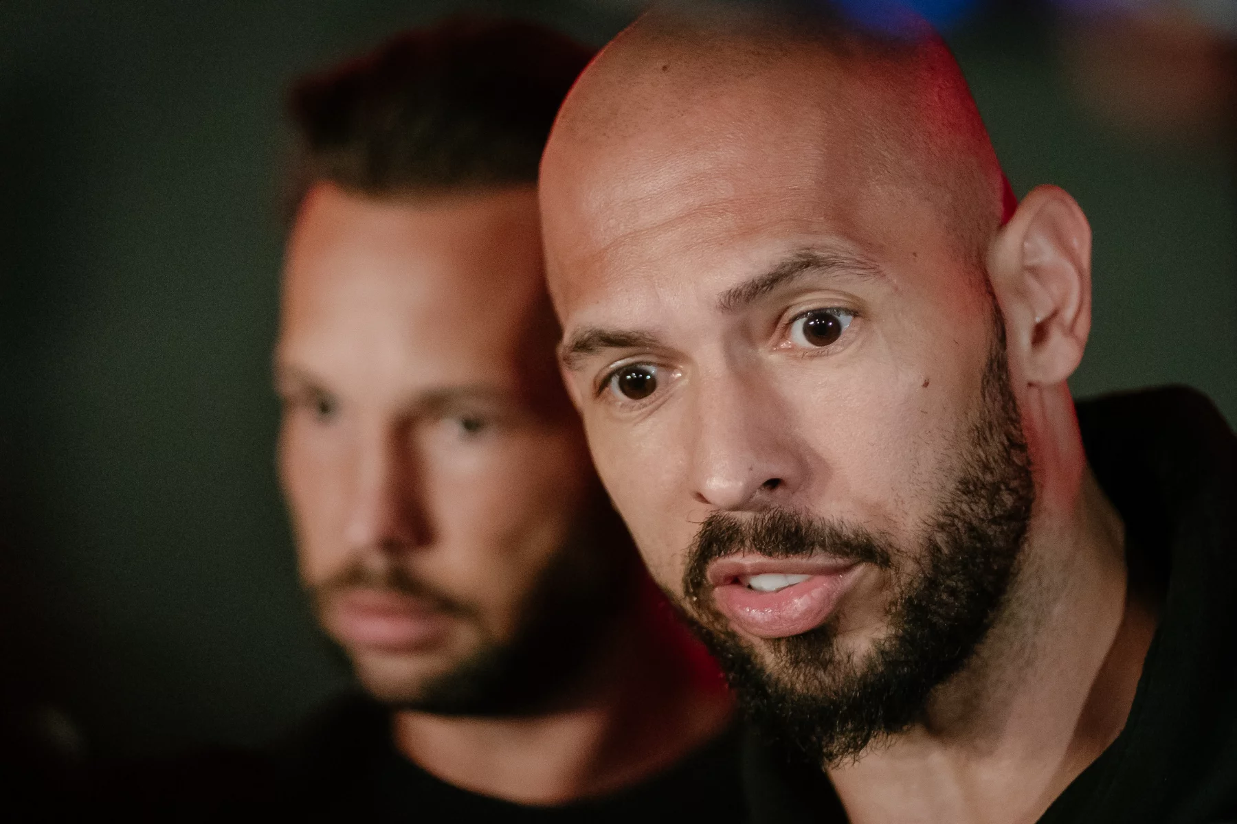 앤드류 테이트(오른쪽)와 동생 트리스탄 테이트