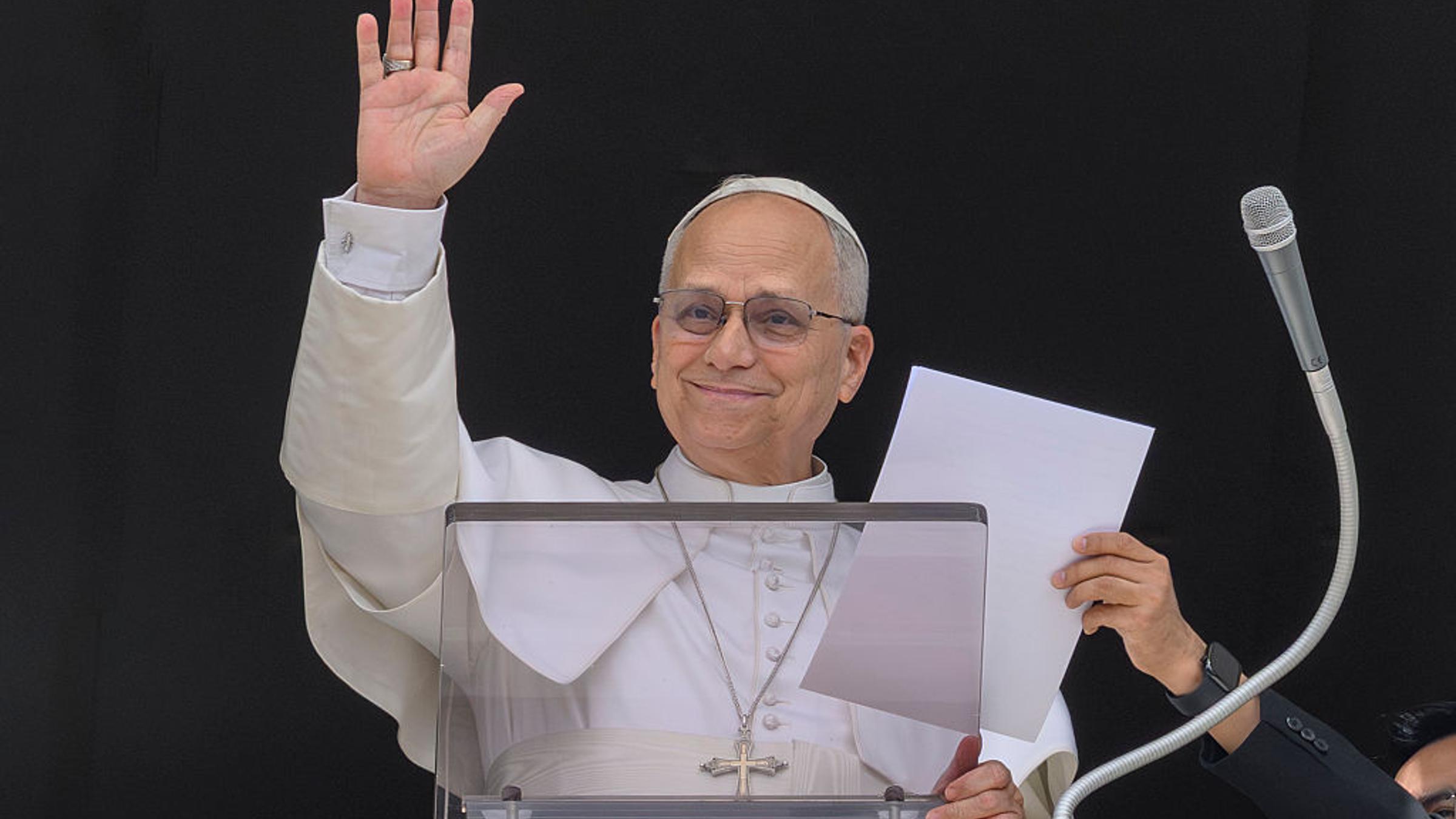 교황 레오 14세는 "화평하게 하는 자는 복이 있나니"를 인용하며 자신은 누구를 공격한 적이 없다고 응수했습니다