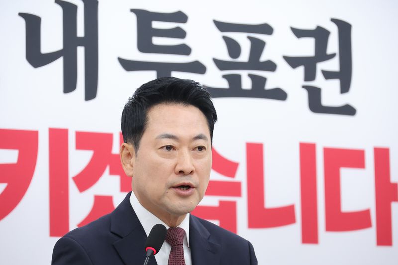 투표용지 부족 사태를 고리로 전국 재선거를 촉구하는 장동혁 대표