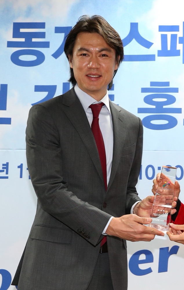 현 대한민국 축구 국대 감독 홍명보